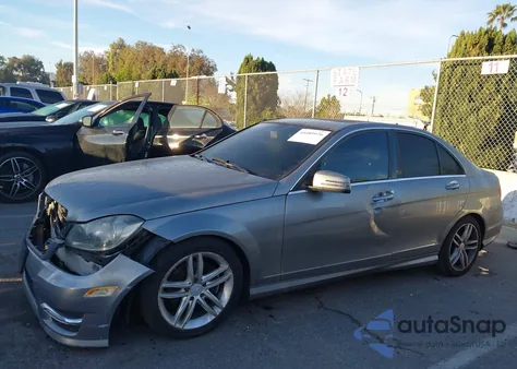 2013 Mercedes-Benz C 250 Sport из США, поврежденный, VIN WDDGF4HB9DA782704